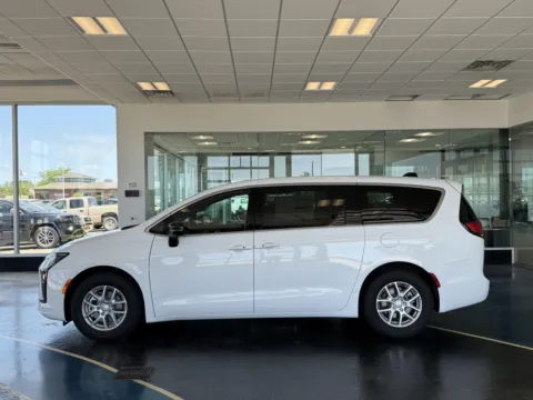 Photos of 2027 Chrysler Pacifica Select for sale in Boone, IA at Pat Clemons Inc.