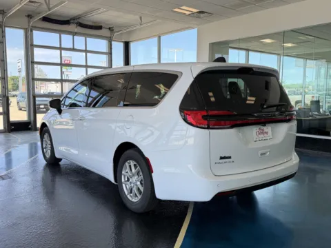 Another view of 2027 Chrysler Pacifica Select for sale in Boone, IA at Pat Clemons Inc.