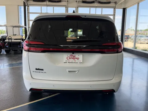 More photos of 2027 Chrysler Pacifica Select at Pat Clemons Inc., IA