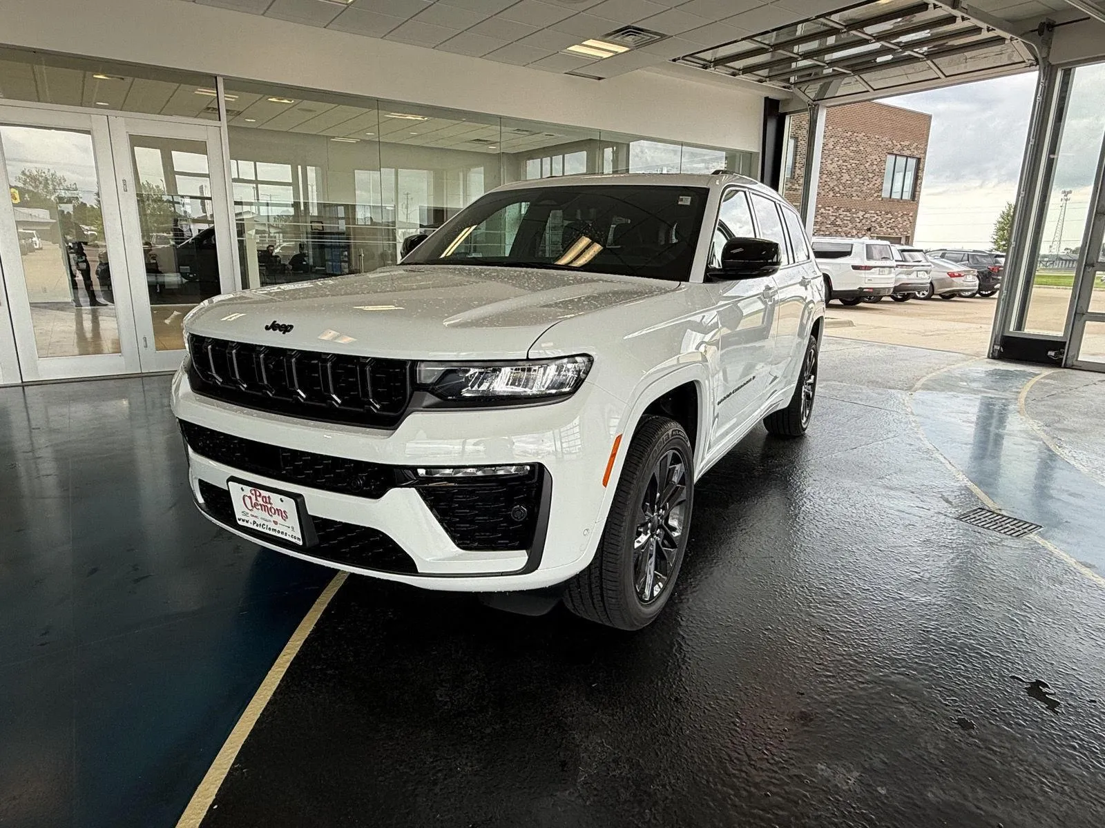 White 2026 Jeep Grand Cherokee L Limited Reserve for sale in Boone, IA