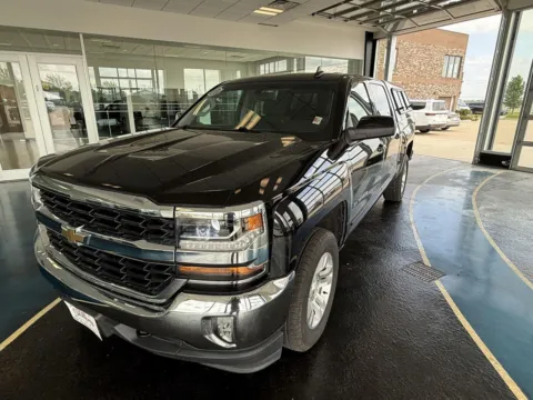 Black 2018 Chevrolet Silverado 1500 LT for sale in Boone, IA