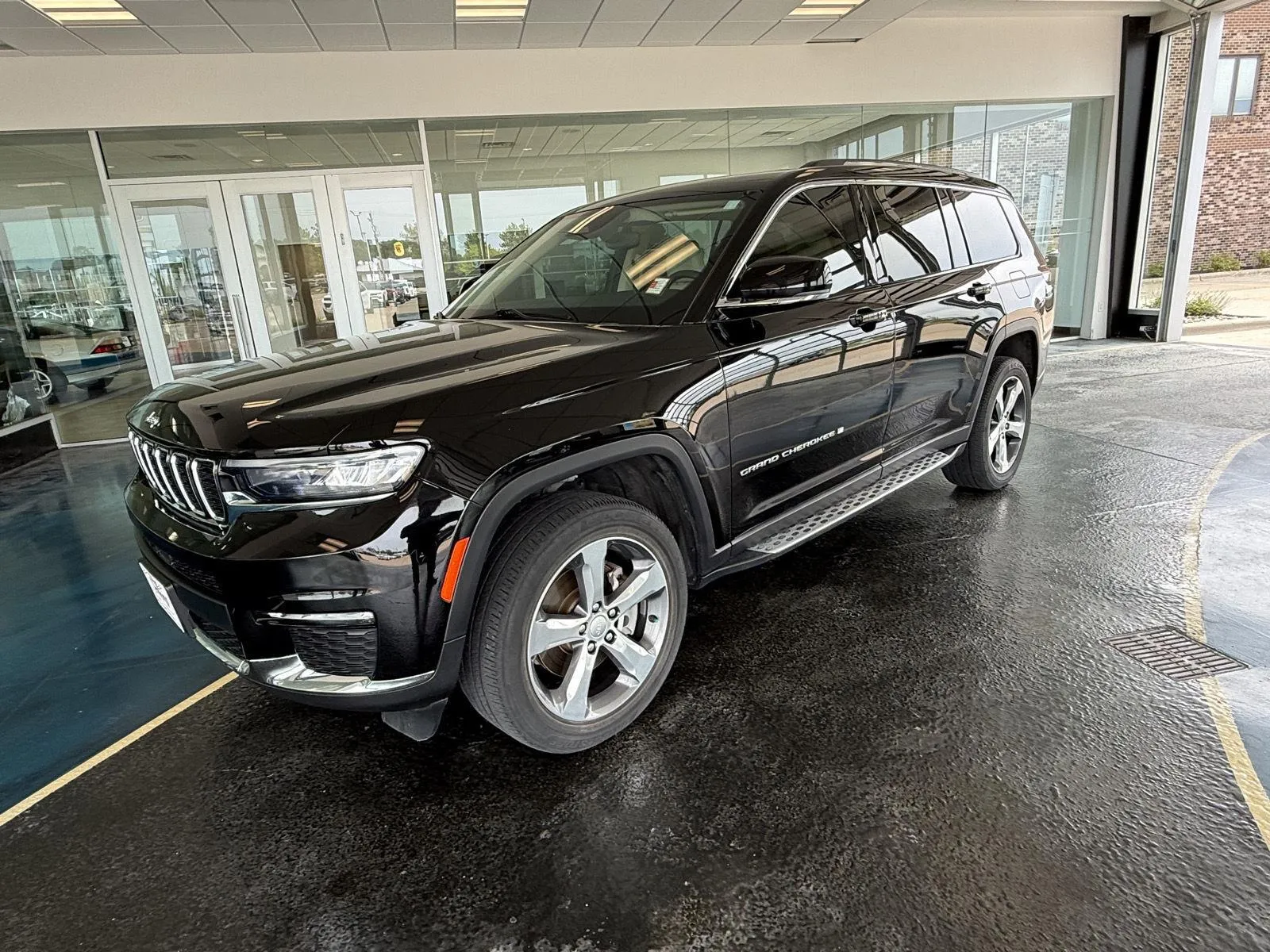 Black 2021 Jeep Grand Cherokee L Limited for sale in Boone, IA