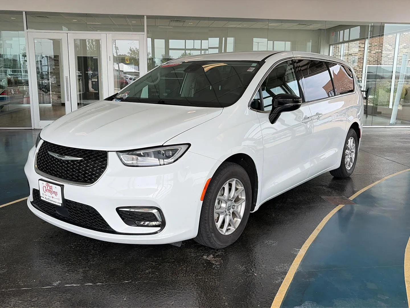 White 2024 Chrysler Pacifica Touring L for sale in Boone, IA
