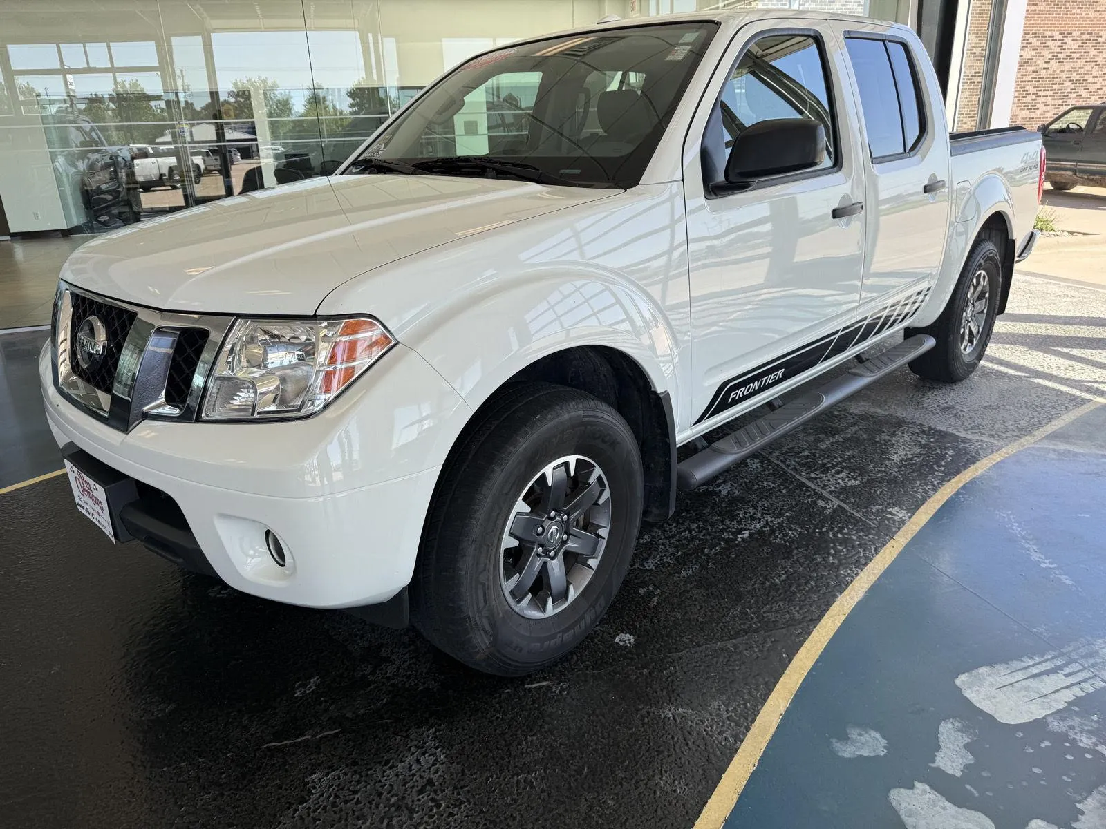 White 2017 Nissan Frontier SV V6 for sale in Boone, IA