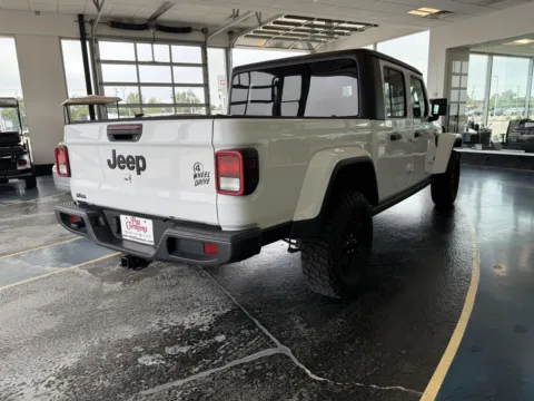 More photos of 2023 Jeep Gladiator Willys at Pat Clemons Inc., IA