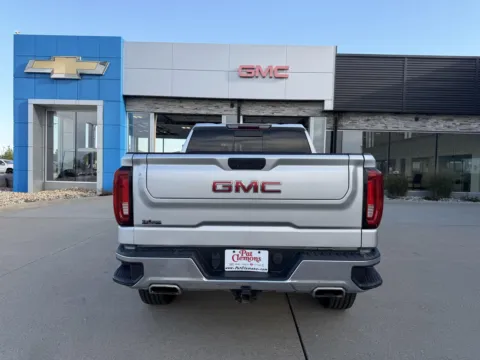 More photos of 2020 GMC Sierra 1500 SLT at Pat Clemons Inc., IA