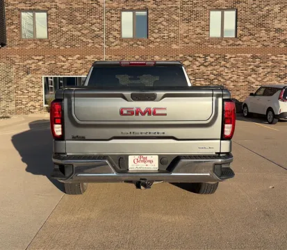 More photos of 2021 GMC Sierra 1500 SLE at Pat Clemons Inc., IA