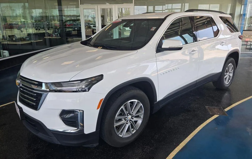White 2023 Chevrolet Traverse LT Cloth for sale in Boone, IA