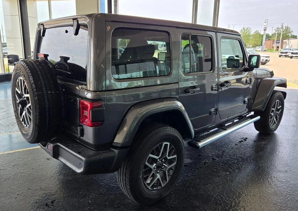 2025 Jeep Wrangler 4-Door Sahara - Photo 9