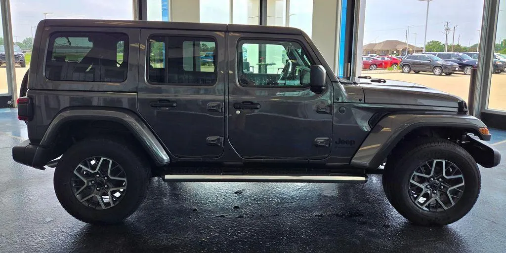2025 Jeep Wrangler 4-Door Sahara - Photo 10