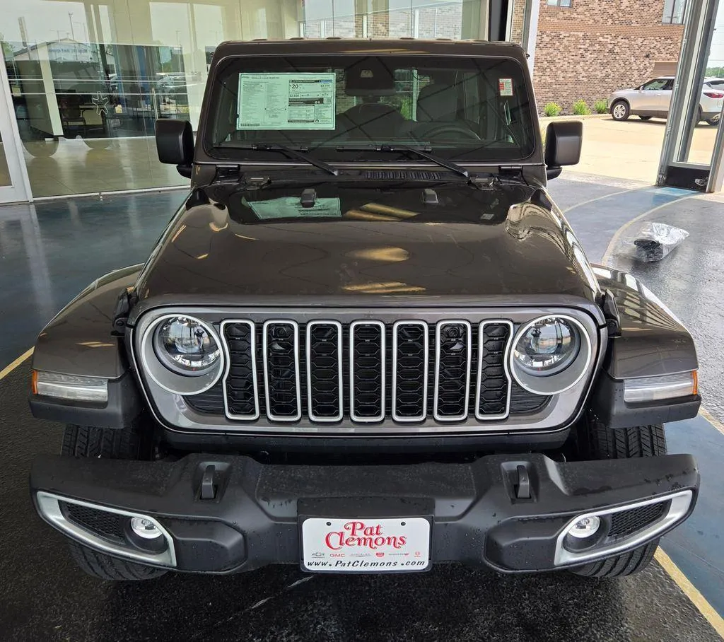 2025 Jeep Wrangler 4-Door Sahara - Photo 13