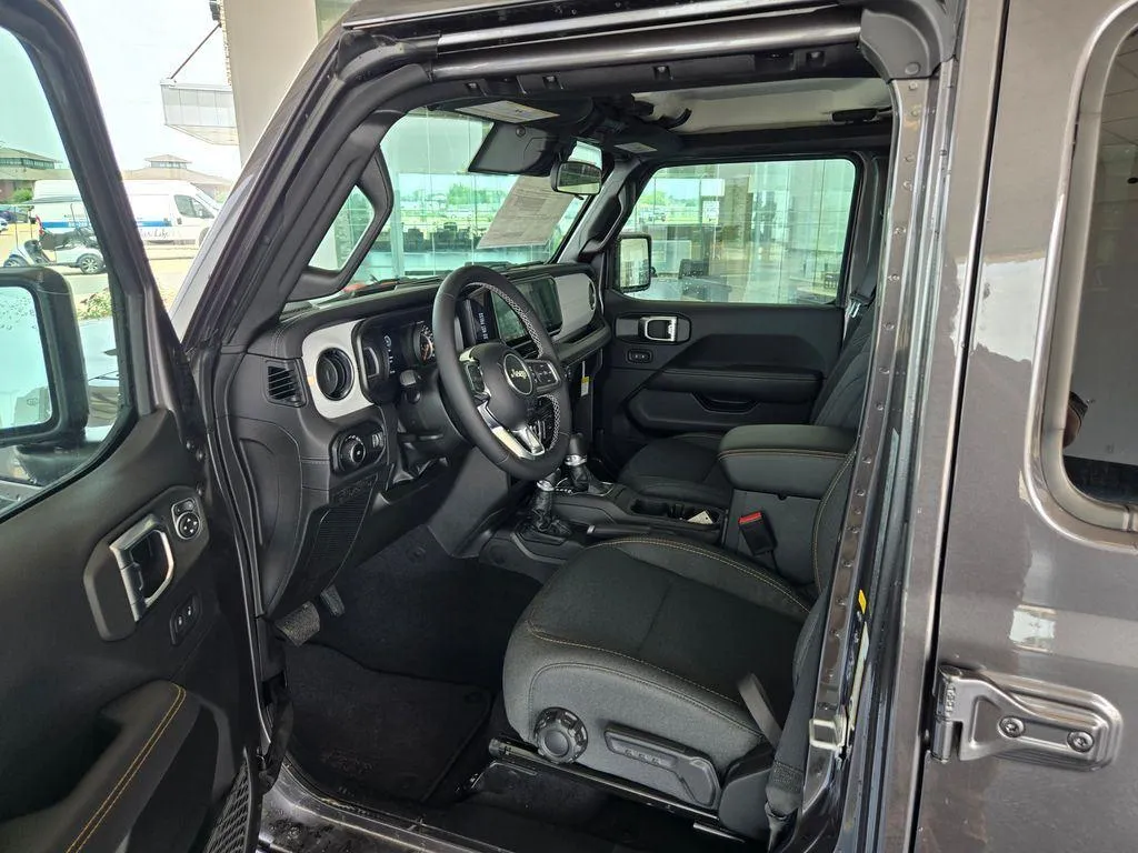 2025 Jeep Wrangler 4-Door Sahara - Photo 15