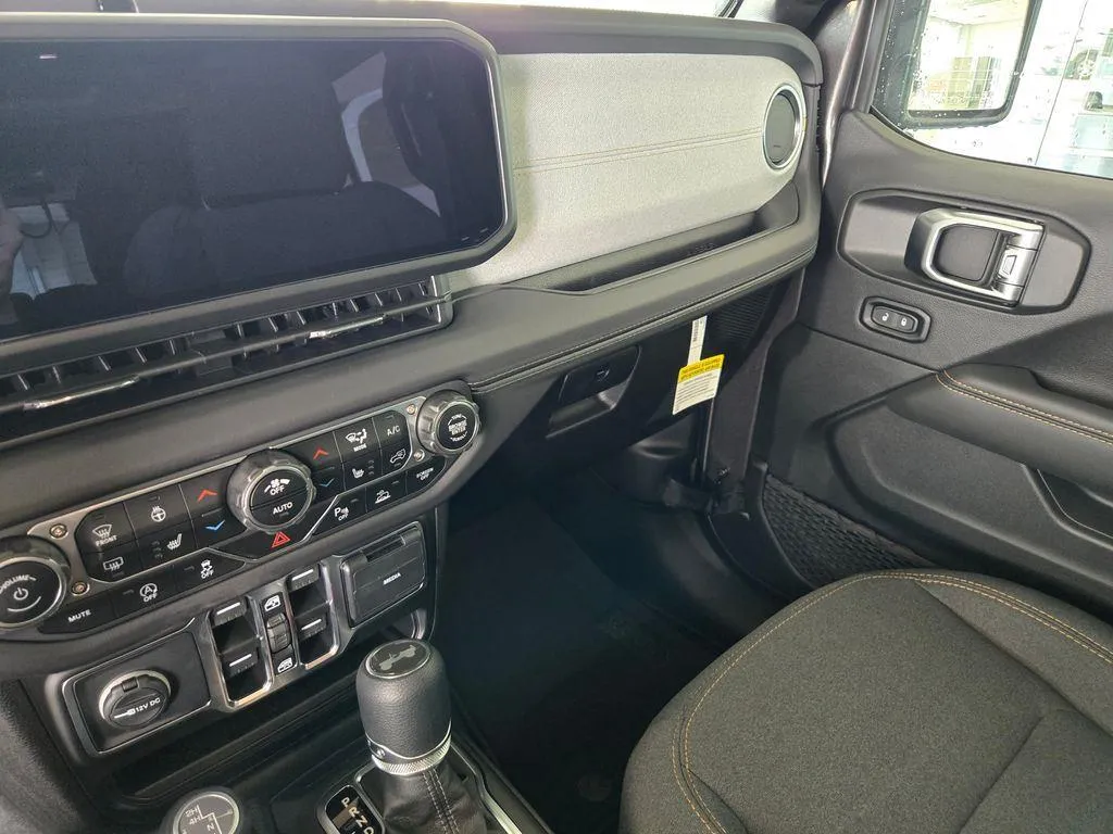 2025 Jeep Wrangler 4-Door Sahara - Photo 18