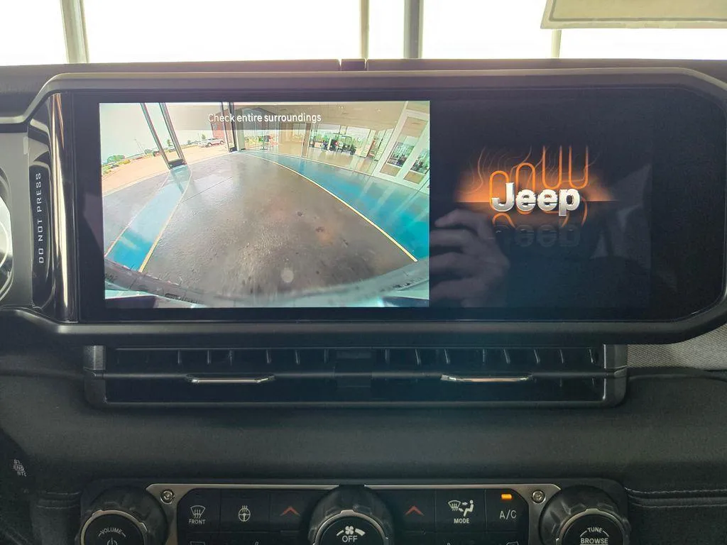 2025 Jeep Wrangler 4-Door Sahara - Photo 26