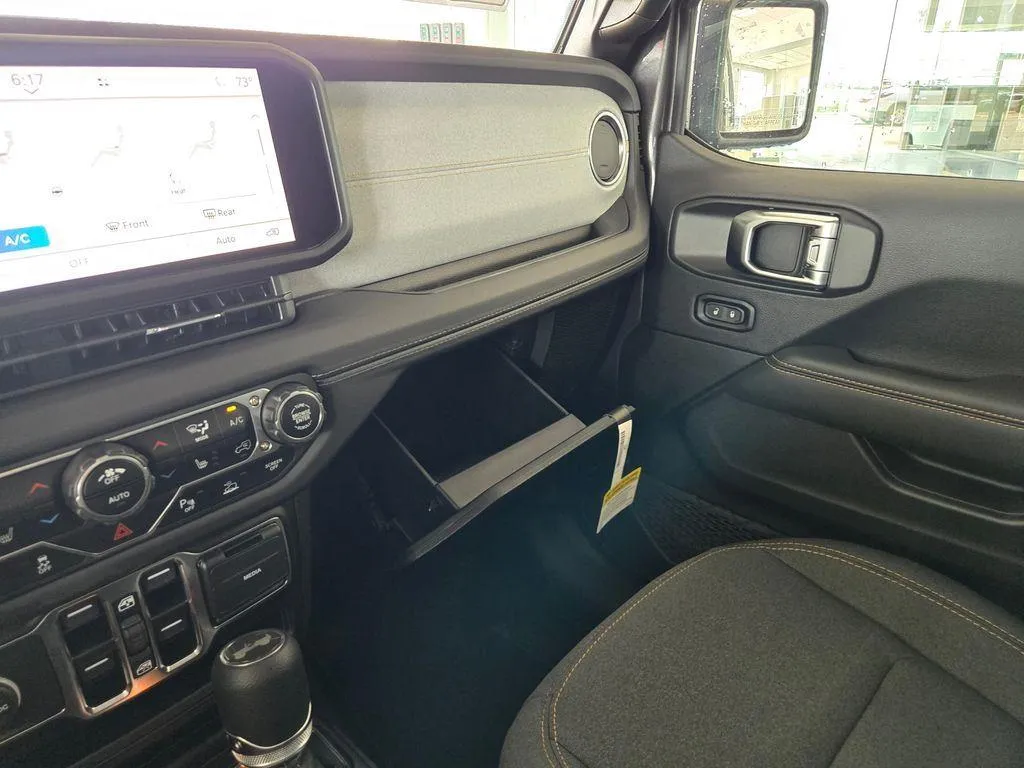 2025 Jeep Wrangler 4-Door Sahara - Photo 27