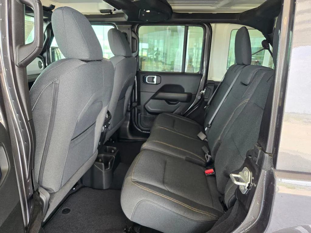 2025 Jeep Wrangler 4-Door Sahara - Photo 32