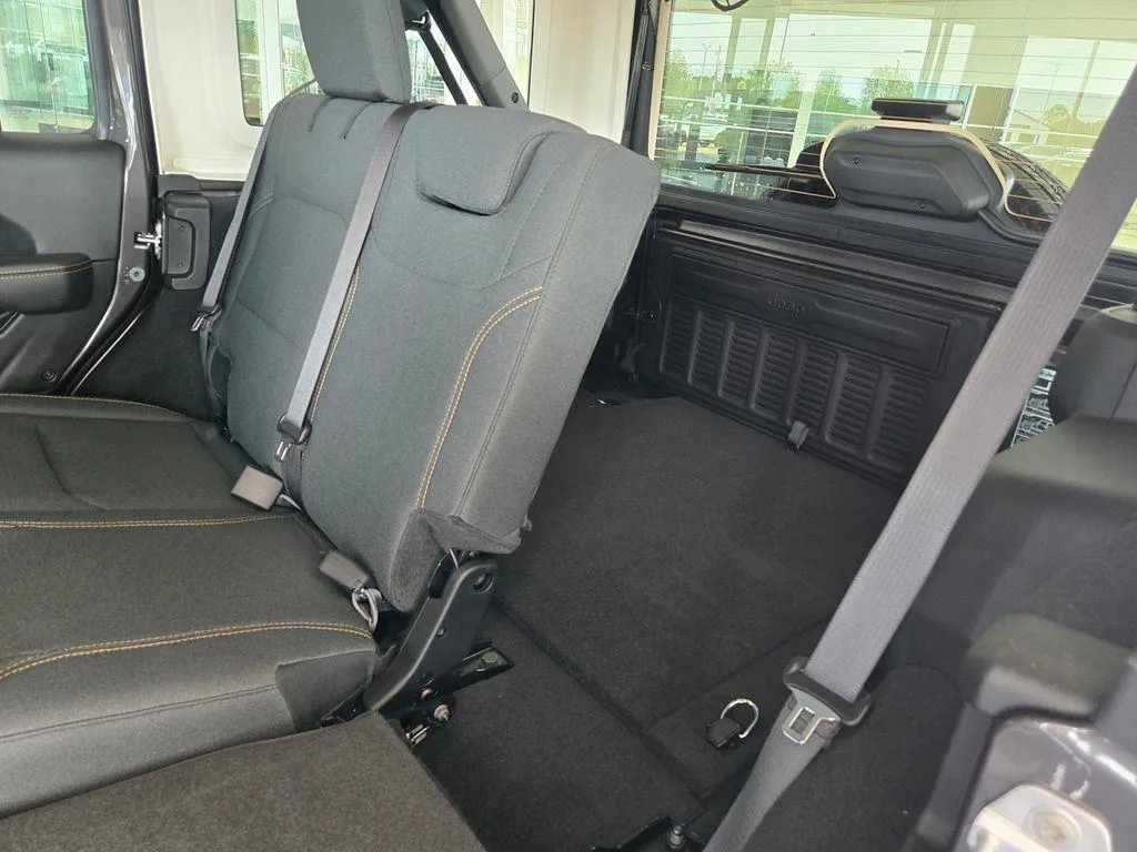 2025 Jeep Wrangler 4-Door Sahara - Photo 33