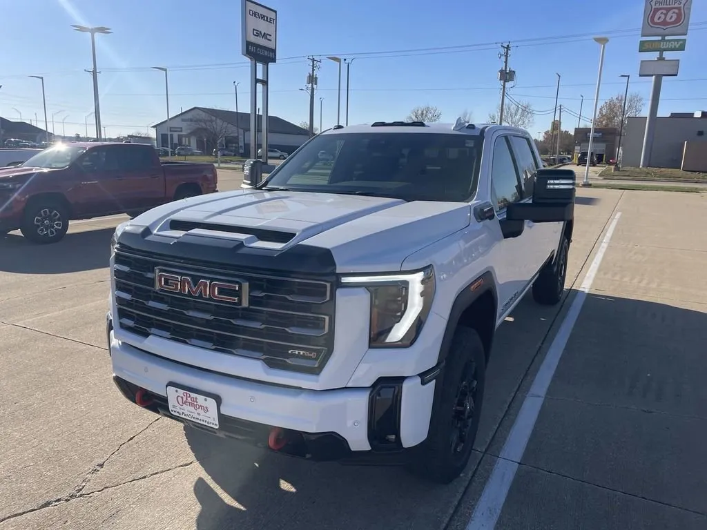 White 2025 GMC Sierra 2500HD AT4 for sale in Boone, IA