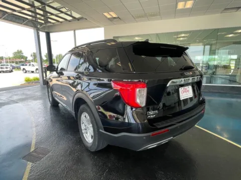More photos of 2022 Ford Explorer XLT at Pat Clemons Inc., IA