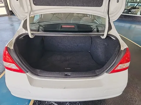 More photos of 2010 Nissan Versa 1.8 S at Pat Clemons Inc., IA