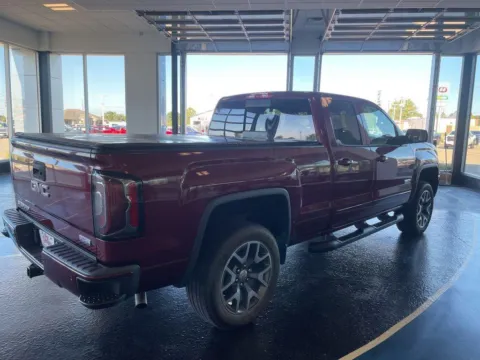 More photos of 2017 GMC Sierra 1500 SLT at Pat Clemons Inc., IA