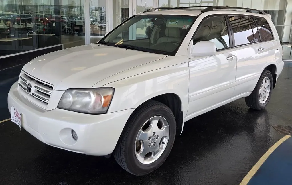 White 2006 Toyota Highlander Sport w/3rd Row for sale in Boone, IA