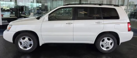 Photos of 2006 Toyota Highlander Sport w/3rd Row for sale in Boone, IA at Pat Clemons Inc.