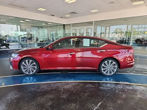 Photos of 2023 Nissan Altima 2.5 SL for sale in Boone, IA at Pat Clemons Inc.