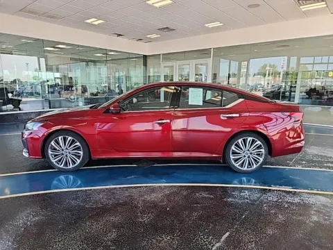 Photos of 2023 Nissan Altima 2.5 SL for sale in Boone, IA at Pat Clemons Inc.