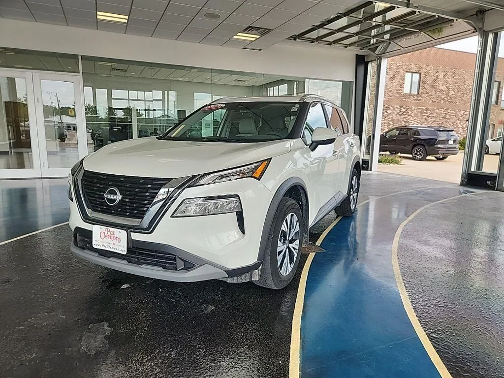 White 2023 Nissan Rogue SV for sale in Boone, IA