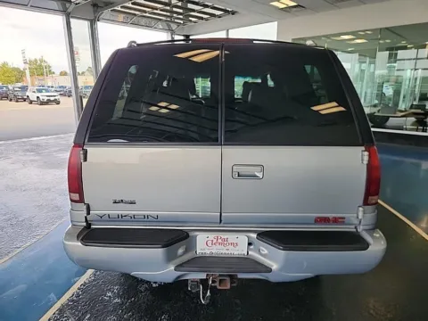 More photos of 1999 GMC Denali at Pat Clemons Inc., IA