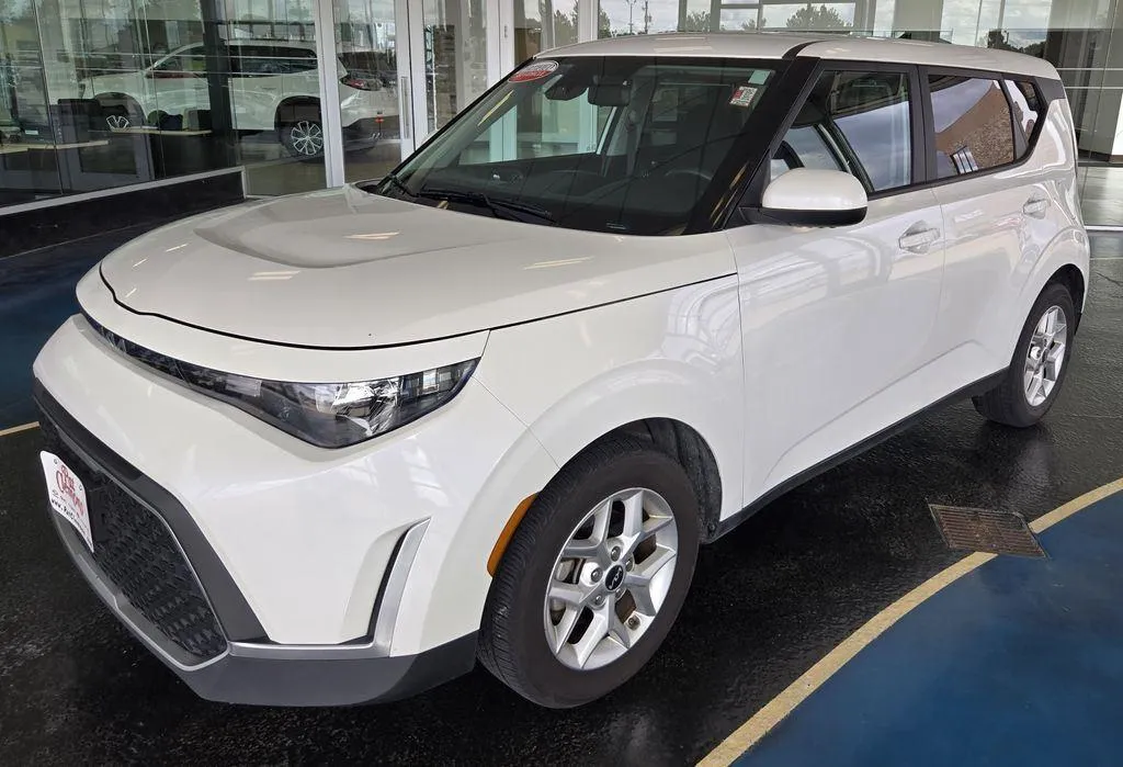 White 2023 Kia Soul LX for sale in Boone, IA