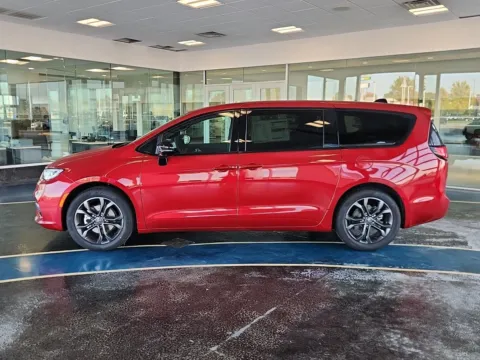 Photos of 2026 Chrysler Pacifica Select for sale in Boone, IA at Pat Clemons Inc.