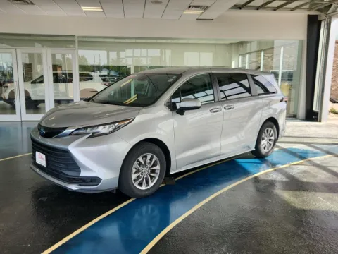 Silver 2022 Toyota Sienna LE 8-Passenger for sale in Boone, IA