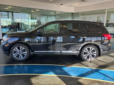 Photos of 2020 Nissan Pathfinder Platinum for sale in Boone, IA at Pat Clemons Inc.