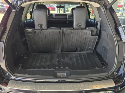 More photos of 2020 Nissan Pathfinder Platinum at Pat Clemons Inc., IA