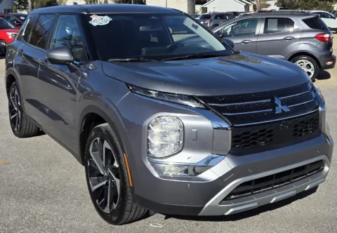 Photos of 2024 Mitsubishi Outlander SE for sale in Des Moines, IA at Capital City Motor Company