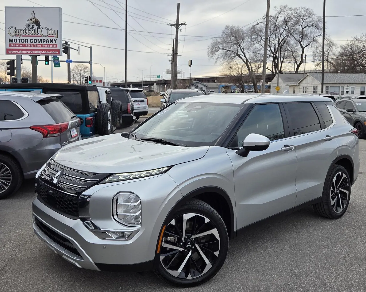 Black 2024 Mitsubishi Outlander SE for sale in Des Moines, IA