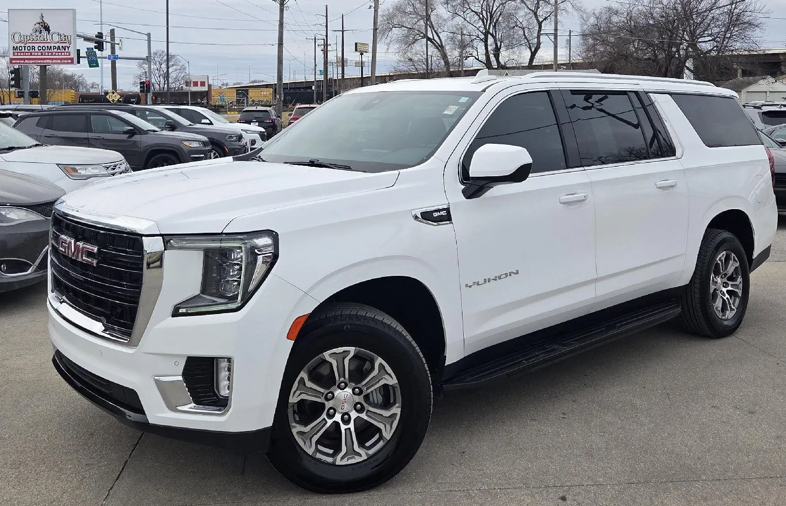White 2022 GMC Yukon XL SLE for sale in Des Moines, IA