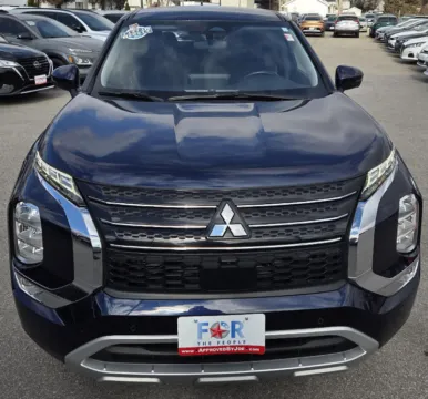 Another view of 2024 Mitsubishi Outlander SE for sale in Des Moines, IA at Capital City Motor Company