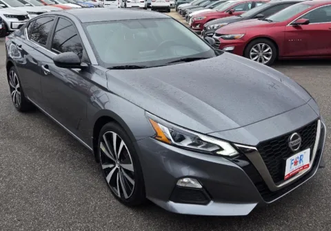 Photos of 2019 Nissan Altima 2.5 SR for sale in Des Moines, IA at Capital City Motor Company