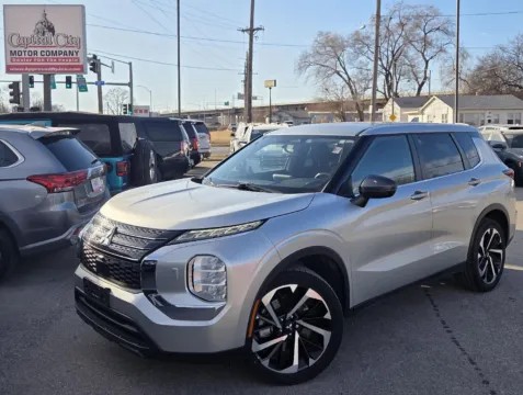 Silver 2022 MITSUBISHI OUTLANDER ES for sale in Des Moines, IA