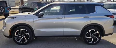 More photos of 2022 MITSUBISHI OUTLANDER ES at Capital City Motor Company, IA