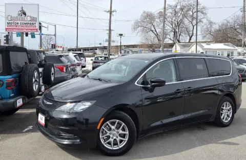 White 2023 CHRYSLER VOYAGER LX for sale in Des Moines, IA