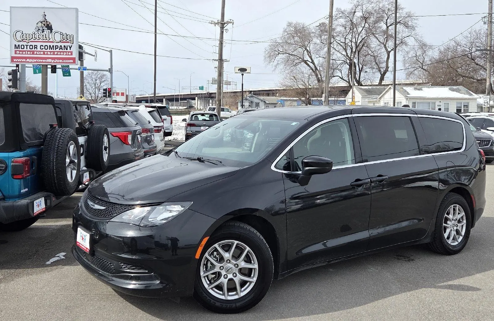 White 2023 CHRYSLER VOYAGER LX for sale in Des Moines, IA