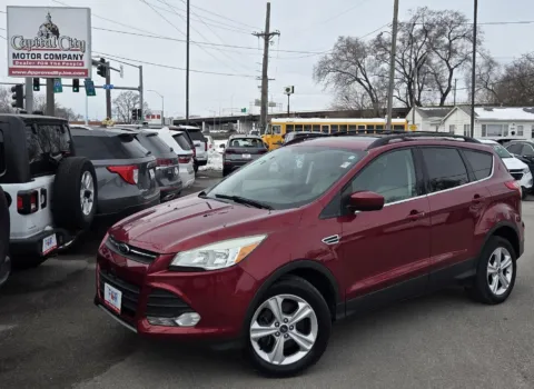 Red 2013 Ford Escape SE for sale in Des Moines, IA
