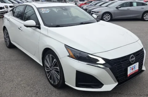 Photos of 2023 Nissan Altima 2.5 SL for sale in Des Moines, IA at Capital City Motor Company