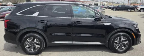More photos of 2021 Kia Sorento Hybrid S at Capital City Motor Company, IA