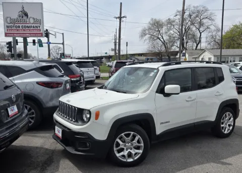 White 2017 Jeep Renegade Latitude for sale in Des Moines, IA