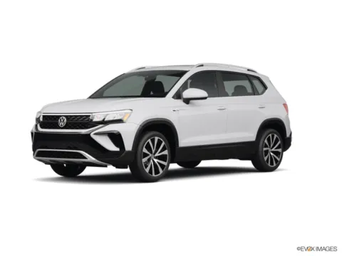 White 2024 Volkswagen Taos SE for sale in Des Moines, IA